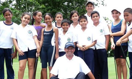 Acceso al Golf con Becas de Instrucción