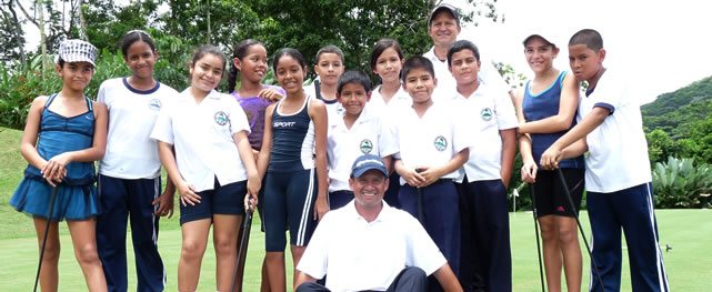 Acceso al Golf con Becas de Instrucción