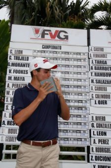 Gustavo León gana de punta a punta con -10 en el Abierto Amateur FVG en LCC