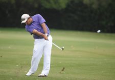 Montevideo, Uruguay (Abril 28, 2013) - El mexicano José de Jesús "Camarón" Rodríguez en acción durante la ronda final del Roberto De Vincenzo Invitational Copa NEC, evento que ganó este domingo en el Club de Golf del Uruguay. La victoria fue la primera de su carrera en el NEC Series PGA TOUR Latinoamérica. Crédito: Enrique Berardi/PGA