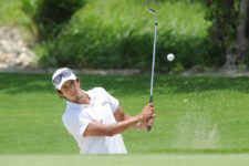 Punta Cana, República Dominicana (Mayo 31, 2013) – El argentino Maxi Godoy saca del bunker del hoyo 7, en donde embocó este tiro para hacer águila y consolidarse en el liderato al cabo de tres rondas del Dominican Republic Open 2013. El torneo es el último de la primera mitad de la temporada del NEC Series PGA TOUR Latinoamérica y concluirá este sábado en el Hard Rock Golf Club at Cana Bay. Crédito: Enrique Berardi/PGA TOUR