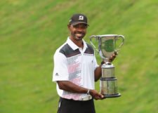 Pereira, Colombia (Mayo 5, 2013) - El estadounidense Timothy O'Neal posa con el trofeo del 66º Arturo Calle Colombian Open presentado por Diners Club Internacional, evento que ganó la tarde de este domingo en el Club Campestre de Pereira en Pereira, Colombia. La victoria fue la primera de su carrera en el NEC Series PGA TOUR Latinoamérica, para el cual este fue el quinto torneo de la temporada 2013. Crédito: Enrique Berardi/PGA TOUR