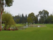 “Camaradería, espíritu deportivo y un bello campo de golf…”