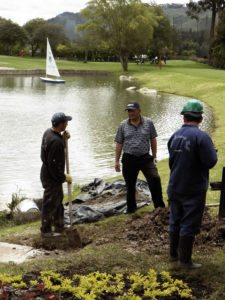 “Camaradería, espíritu deportivo y un bello campo de golf…”