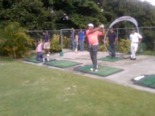 Niños en la clínica de golf y Jhonattan