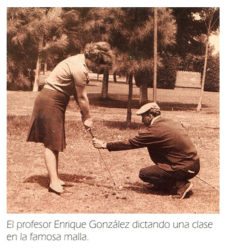 Profesor Enrique González dictando clases en la "famosa" malla