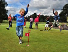 El Golf y nuestros hijos en edades formativas (cortesía crowngolf.files.wordpress.com)