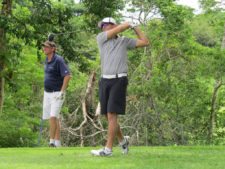 Raúl Ford (pegando), Scott Bronstein (atrás)