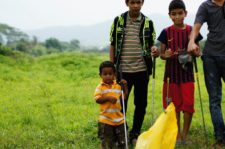 En un rincón de Yaritagua los niños juegan al Golf