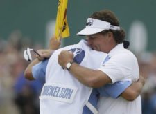 Mickelson & Caddie (cortesía www.edmontonjournal.com)