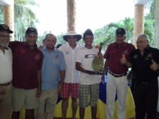 Luís Martínez (JGC) Campeón del Torneo acompañado de Directivos de Los Canales Golf Club