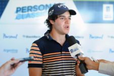 BUENOS AIRES, ARGENTINA - NOV. 28, 2013: Sebastián Vázquez of Mexico talks to the media after carding a tournament leading 9-under par 63 during the first round of the Personal Classic presented by BlackBerry at La Reserva Cardales. / El mexicano Sebastián Vázquez habla con la prensa tras una ronda de 9-bajo par 63 que lo dejó en el liderato absoluto tras la primera ronda del Personal Classic presentado por BlackBerry en La Reserva Cardales.