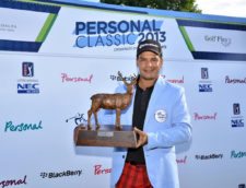 BUENOS AIRES, ARGENTINA - DEC. 1, 2013: Fabián Gómez of Argentina poses with the trophy and the champion's light blue jacket following his victory at the Personal Classic presentado por BlackBerry at La Reserva Cardales. / El argentino Fabián Gómez posa con el trofeo y el saco celeste de campeón tras su victoria en el Personal Classic presentado por BlackBerry en La Reserva Cardales.