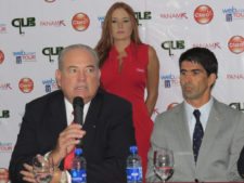 Izq. a Der. Gilberto Arosemena - Presidente del Club de Golf de Panamá y Juan Ramón Maduro