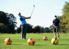 Fútbol vs. Golf: Rivalidad o Amistad (cortesía www.dailymail.co.uk)