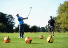 Fútbol vs. Golf: Rivalidad o Amistad (cortesía www.dailymail.co.uk)