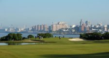 MONTEVIDEO, URUGUAY - ABRIL 24, 2014: Una vista del hoyo 14 del campo del Club de Golf del Uruguay, en donde este jueves se inició el Roberto De Vicenzo Invitational Copa NEC. Enrique Berardi/PGA TOUR