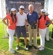 Nikolas Gremler y Roberto Vallarino junto a modelos