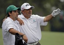 Angel Cabrera y Caddie (Hijo) (cortesía guardianlv.com)