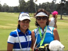 Julieta y su Caddie (Mamá)