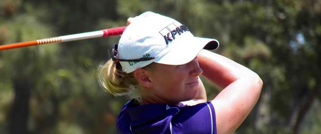 Lewis adelante marcando el camino