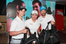 Ganadores de 2do. Gross - Adrián Ríos, Kristal Rivera (Gerente de Mercadeo de Claro Panamá) y Eduardo Deir