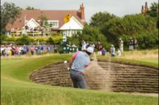 Rory en el bunker del hoyo 7 (Mike Ehrmann / Getty Images)