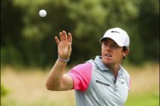 Rory McIlroy en el área de práctica (Mike Ehrmann / Getty Images)