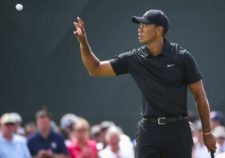 Tiger Woods en green del hoyo 2 (cortesía Andrew Redington / Getty Images)