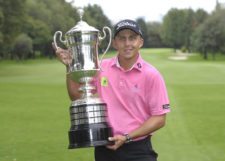 ESTADO DE MEXICO, MEXICO (OCT. 19, 2014) El colombiano Oscar Álvarez posa con su trofeo como campeón del 56º TransAmerican Power Products CRV Abierto Mexicano de Golf presentado por Heineken en el Club de Golf Chapultepec. (Enrique Berardi/PGA TOUR)