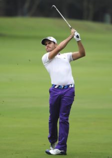 LIMA, PERU (OCT. 31, 2014) - El mexicano Armando Villarreal pega desde el fairway del hoyo 9 durante la segunda ronda del Lexus Perú Open presentado por Scotiabank en el campo de Los Inkas Golf Club. (Enrique Berardi/PGA TOUR)