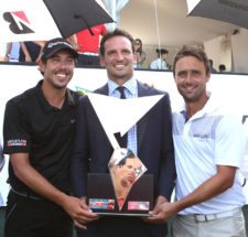 Emilio Domínguez (izquierda), Lisandro Borges, CEO de la Bridgestone America's Golf Cup (centro) y Rafael Echenique (derecha)