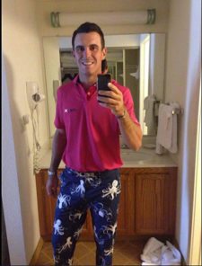 Billy Horschel en sus pantalones pulpo (cortesía www.golfdigest.com)