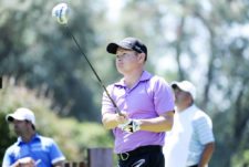 BUENOS AIRES, ARGENTINA (NOV. 27, 2014) - El candiense Chris Baryla pega su golpes de salida en el hoyo 4 durante la primera ronda del Personal Classic en Las Praderas Club Campos de Golf. (Enrique Berardi/PGA TOUR)