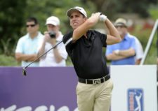 BUENOS AIRES, ARGENTINA (NOV. 29, 2014) - El mexicano Rodolfo Cazaubón pega su golpe de salida en el hoyo 1 durante la tercera ronda del Personal Classic en Las Praderas Club Campos de Golf. (Enrique Berardi/PGA TOUR)