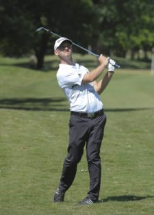 BUENOS AIRES, ARGENTINA (DIC. 6, 2014) - El estadounidense Tyler McCumber pega desde el fairway del hoyo 9 durante la tercera ronda del 109º VISA Open de Argentina presentado por Peugeot. Este evento es el último de la temporada 2014 del PGA TOUR Latinoamérica. (Enrique Berardi/PGA TOUR)