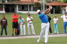 Jhonattan tomó la punta de su torneo