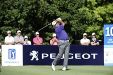 BUENOS AIRES, ARGENTINA (DIC. 4, 2014) - El argentino Ángel Cabrera pega su golpe de salida en tee del hoyo 10 durante la primera ronda del 109º VISA Open de Argentina presentado por Peugeot. Este evento es el último de la temporada 2014 del PGA TOUR Latinoamérica. (Enrique Berardi/PGA TOUR)