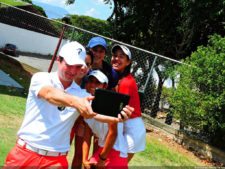 Luís Rivas en un Selfie con damas preseleccionadas