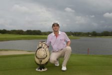 TELA, HONDURAS - MAYO 31, 2015: El venezolano Felipe Velázquez posa con el trofeo tras su victoria en el Honduras Open presented by Indura Beach and Golf este domingo en Tela, Honduras. (Enrique Berardi/PGA TOUR)