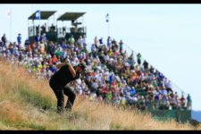 Shane Lowry plays his second shot on the 16th hole (cortesía USGA)