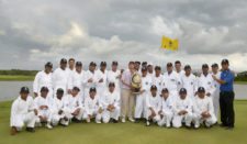 TELA, HONDURAS - MAYO 31, 2015: El venezolano Felipe Velázquez posa junto a su caddie Sandra Acosta y un grupo representativo de los caddies del club tras su victoria en el Honduras Open presented by Indura Beach and Golf este domingo en Tela, Honduras. (Enrique Berardi/PGA TOUR)