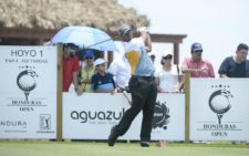 TELA, HONDURAS - MAYO 31, 2015: El puertorriqueño Rafa Campos pega su golpe de salida en el hoyo 1 durante la ronda final del Honduras Open presented by Indura Golf and Beach Resort en Tela, Honduras. (Enrique Berardi/PGA TOUR)