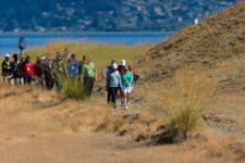 Rory McIlroy and Morgan Pressel walk down the 16th hole (cortesía USGA)