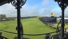 Dustin poderoso contra los vientos de St Andrews