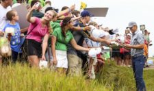 Jordan Spieth of the United States signs autographs for fans during a practice round prior to the 2015 PGA Championship at Whistling Straits on August 10, 2015 in Sheboygan, Wisconsin (Photo by Andrew Redington/Getty Images)