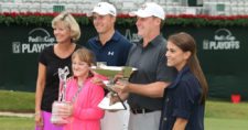 Jordan Spieth con su familia (cortesía dailyreadlist.com)