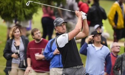 Stenson se mantiene por tres sobre Spieth