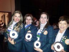 Campeonas de 4ta Categoría con sus trofeos, Luz Marina Chaux, Ingrid Valencia, Ana Isabel Cruz y Yolanda Lemus