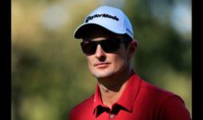 Justin Rose of England walks to the 11th tee box during the second round of the Frys.com Open (cortesía PGA Tour/ Cliff Hawkins)